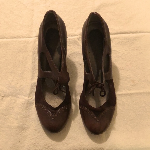 Perfect vintage heels 9 Vintage Naturalizer suede/leather combo w/elastic gusset - Picture 6 of 7